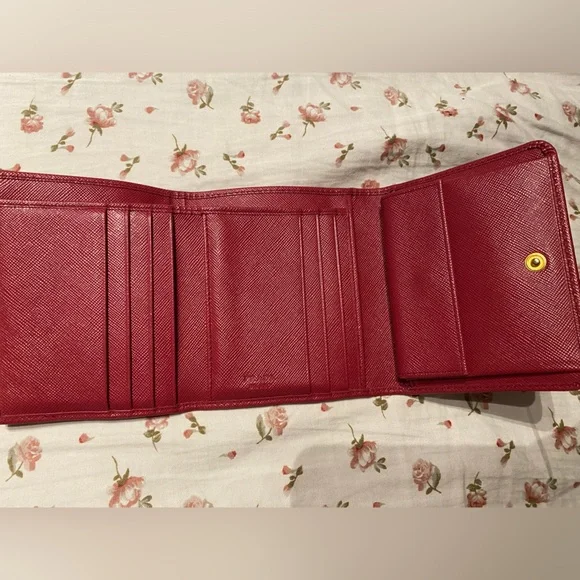 authentic Prada wallet - Picture 2 of 4
